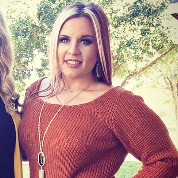 Meet your Posher, Danielle - Picture 3 of 3